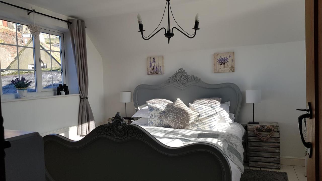 The Hideaway Villa Whitby Exterior foto