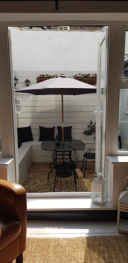 The Hideaway Villa Whitby Exterior foto