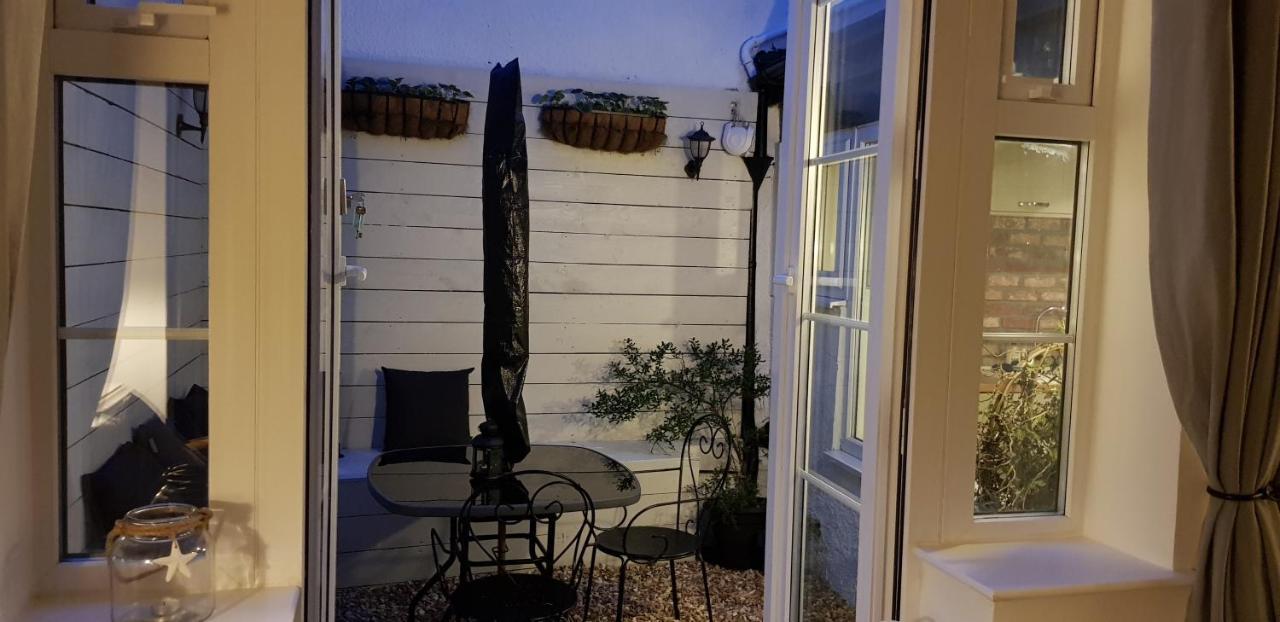The Hideaway Villa Whitby Exterior foto